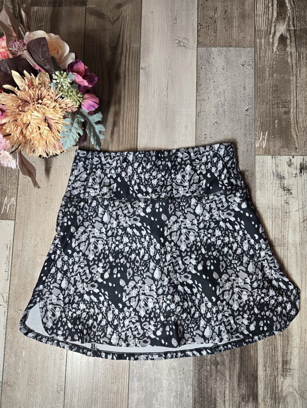 Marika Black & Gray Animal Print Athletic Skort – Women’s Medium – NWOT/EUC